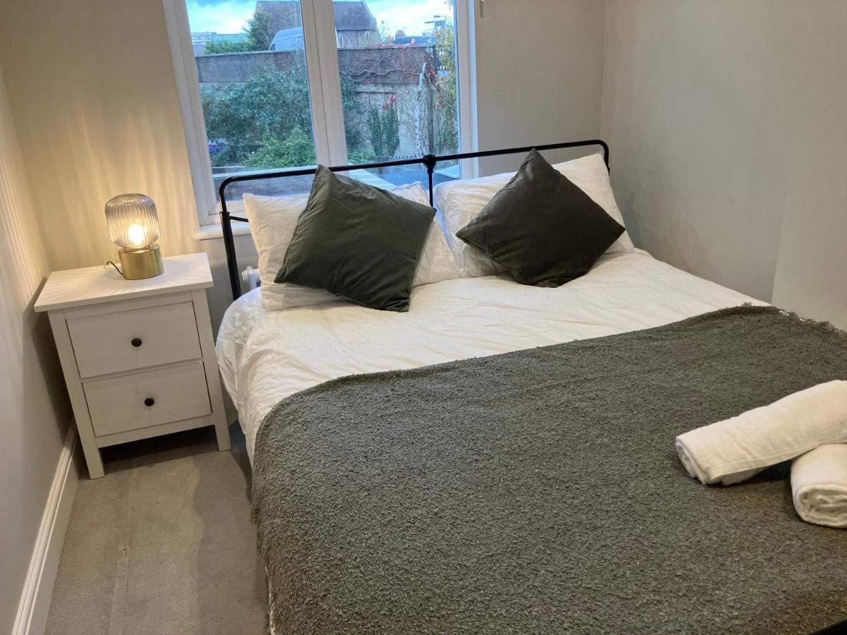 Ferienwohnung Splendid 2 Bed Flat With Private Terrace In Wimbledon - 2 The Queens London Exterior foto